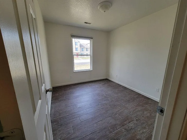 1906 Deming Dr #3 — Photo 7