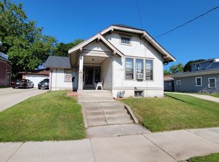 1226 S 14th St, Manitowoc, WI 54220
