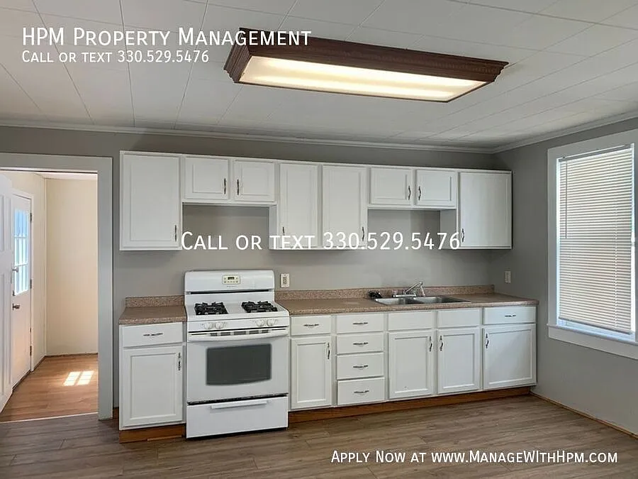 2 bed, 1.0 bath, 1216 sqft, $995 — Photo 2
