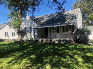 38 Woodbine Ave, West Seneca, NY 14224