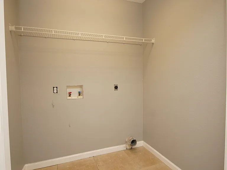 125 Farrah Ave — Photo 18