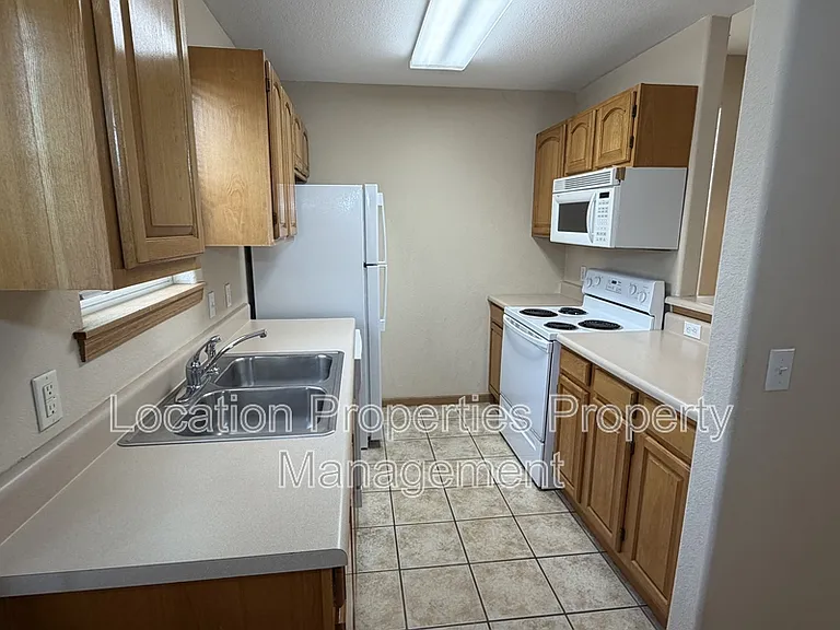 2201 Westdale Rd #C12 — Photo 15