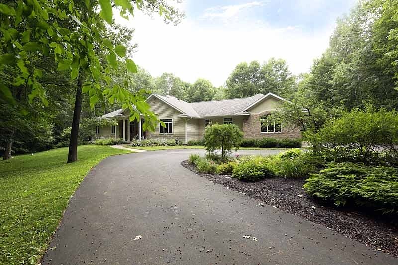 1st image of 225260 Maplewood Dr