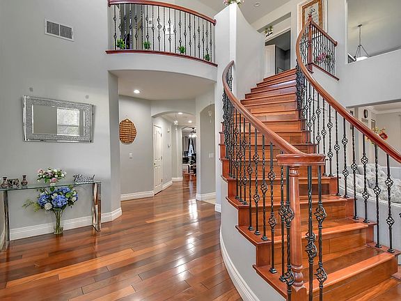 4th image of 191 Menard Cir