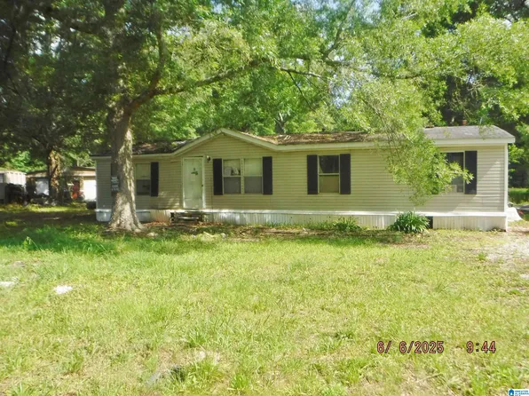 9060 Oak Lake Dr, Hokes Bluff, AL 35903