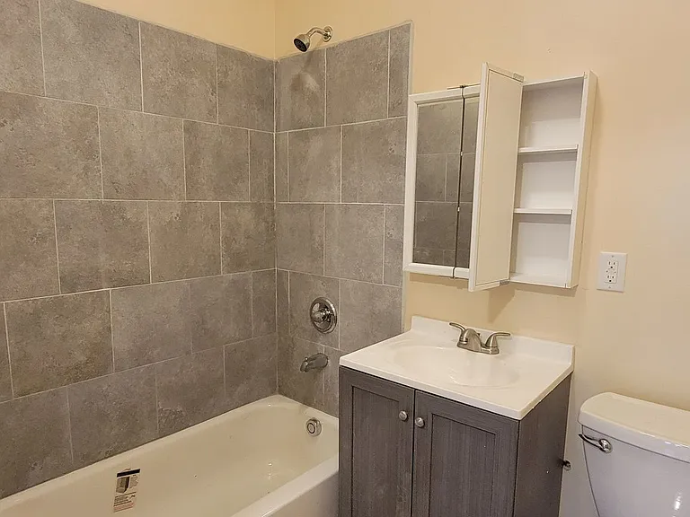 2804-2810 W Kilbourn Ave — Photo 11