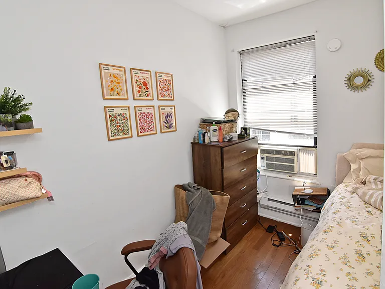 104 E 4th St #EW — Photo 10