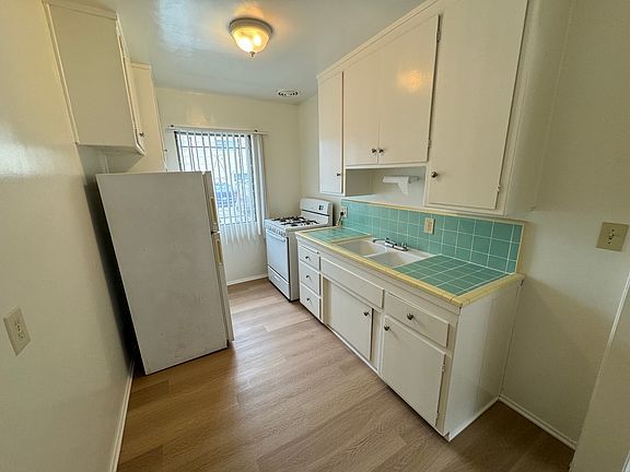 2nd image of 5111 Inglewood Blvd APT 2