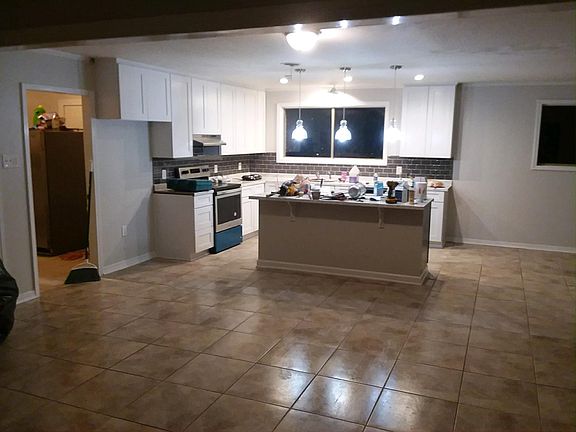 5th image of 2201 Oak Park Dr