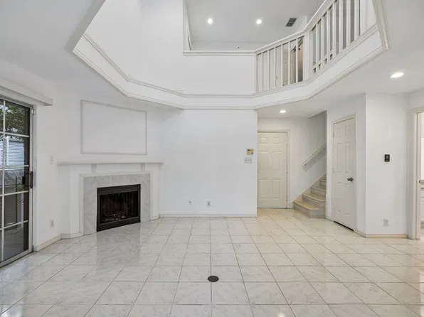 3033 San Jacinto St #328, Dallas, TX 75204