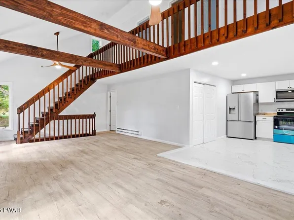 5231 Woodbridge Dr E, Bushkill, PA 18324