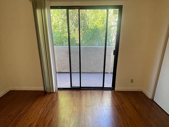 3rd image of 4193 Greenbush Ave #2