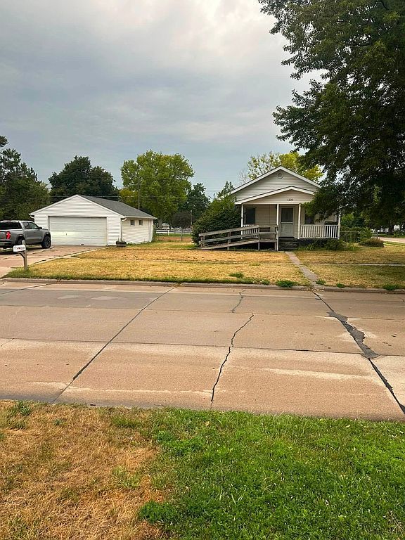 1220 5th Ave - Property Image