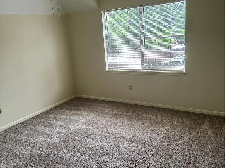 20111 Yorkway Dr — Photo 15