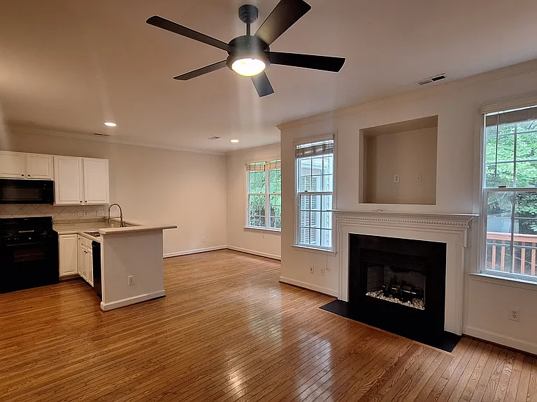 4633 Malone Ct — Photo 10