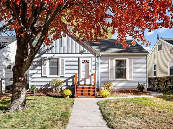 2620 Abbott Ave N, Robbinsdale, MN 55422