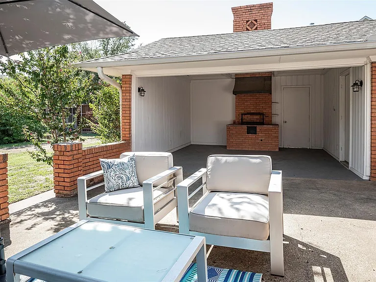 6814 Pemberton Dr — Photo 16