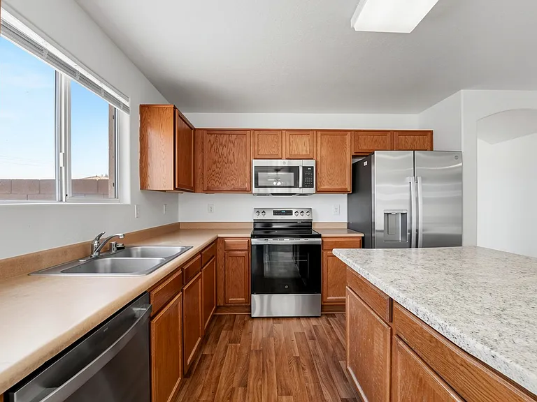 7552 W Nicolet Ave — Photo 8