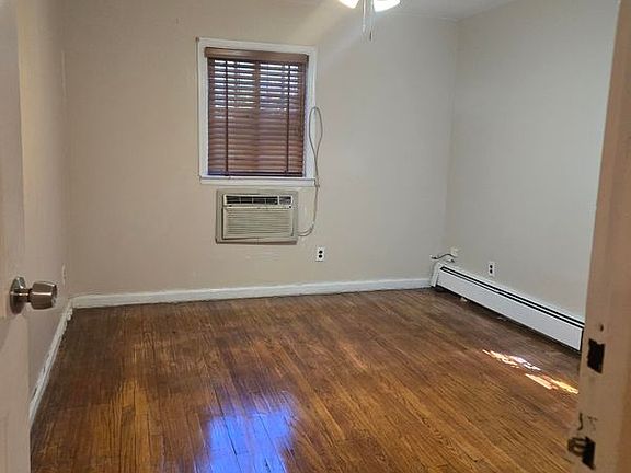 2nd image of 2999 Young Ave APT 1