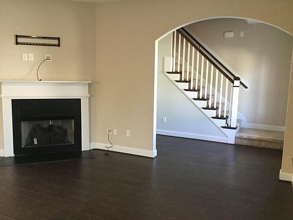 3rd image of 169 N Palm Dr