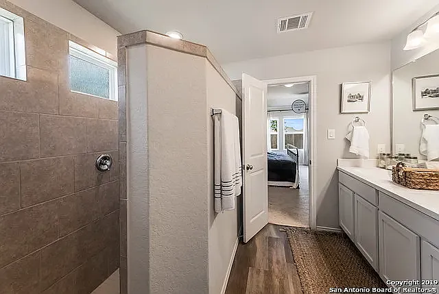 4 bed, 2450 sqft, $2,780 — Photo 3