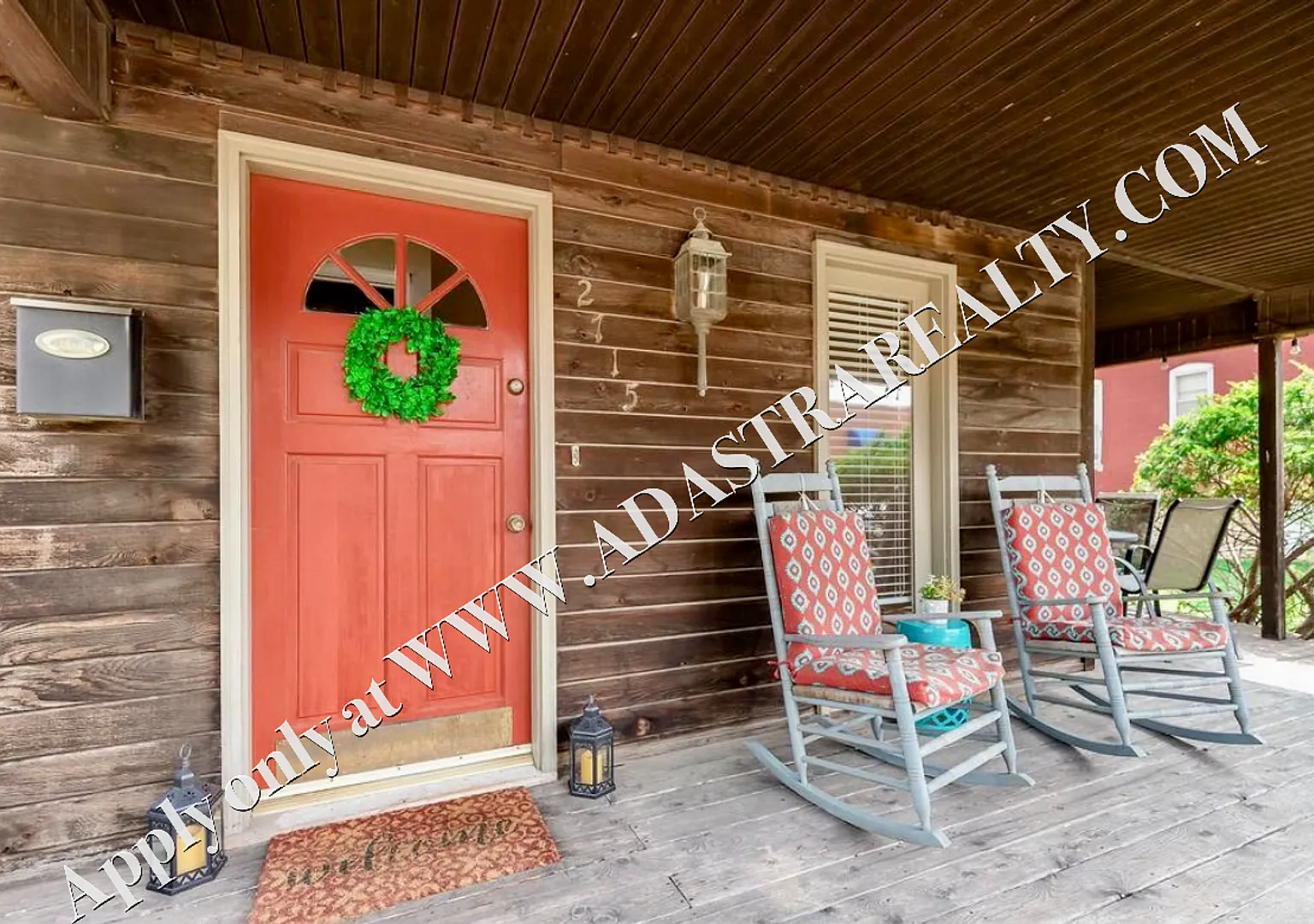 Inviting 3 Bedroom Close to Everything-Available NOW!! — Photo 3