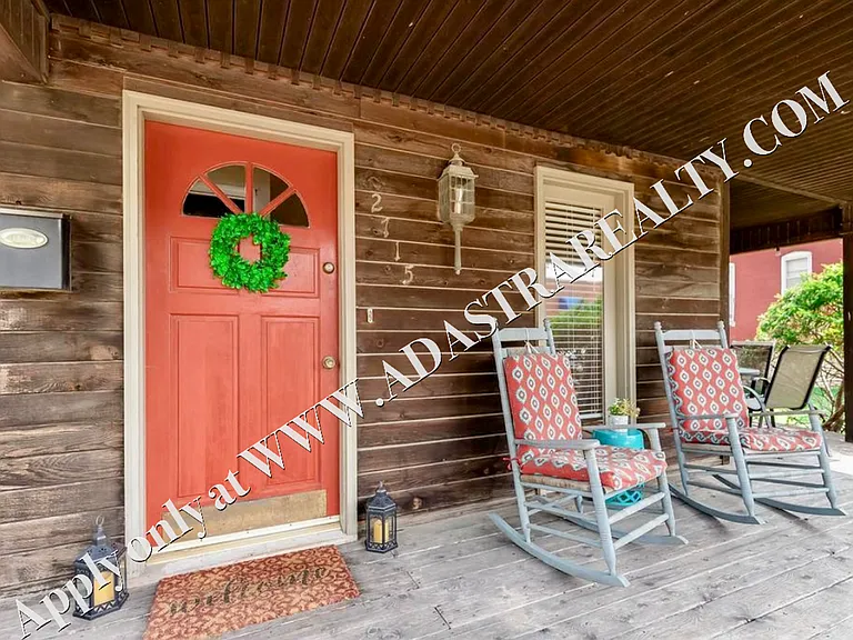 2715 Holmes St — Photo 3