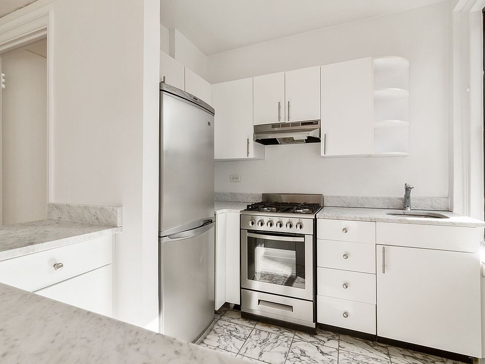 1st image of 301 E 21st St APT 8D