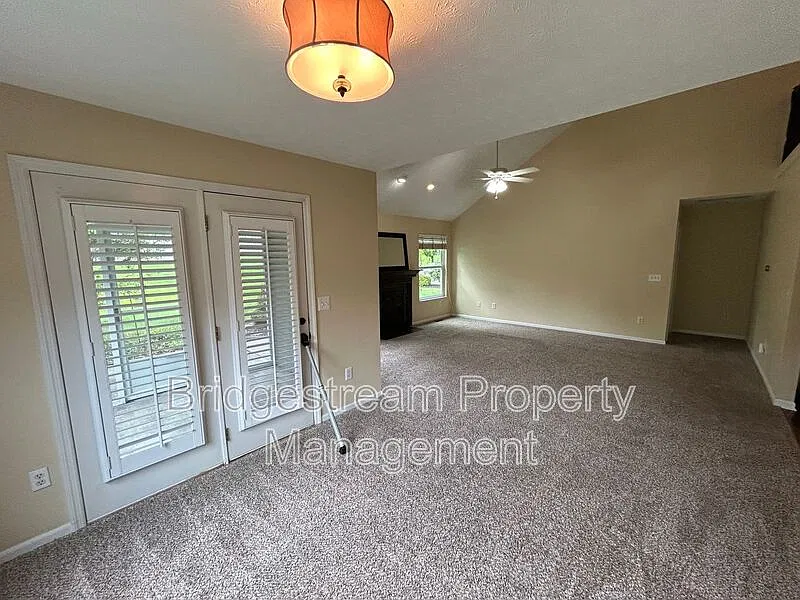 3 bed, 2.5 bath, 1800 sqft, $2,345 — Photo 4