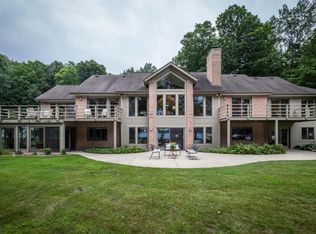 4351 Buchanan Rd, Oconomowoc, WI 53066