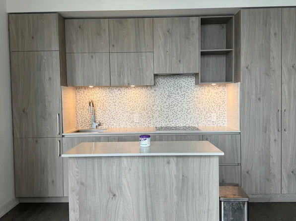 1 Yorkville Ave #3405, Toronto, ON M4W