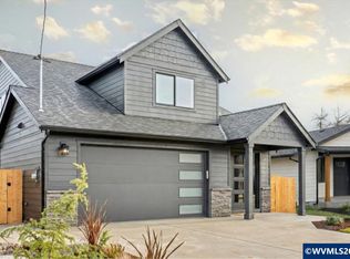 407 S 1st St, Silverton, OR