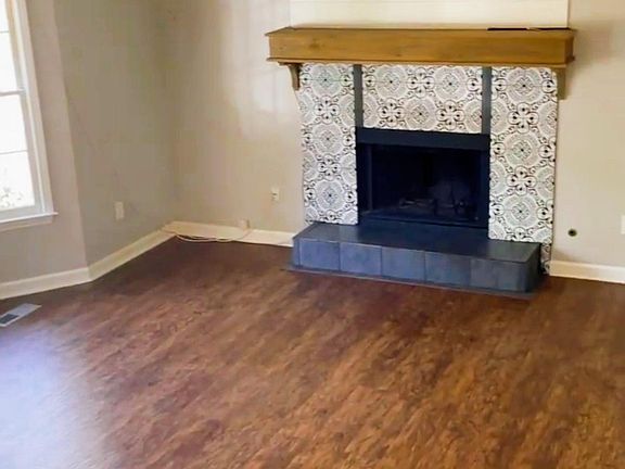 3rd image of 290 Applejack Dr