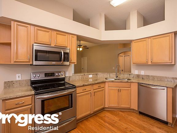 4th image of 803 Straw Lake Dr