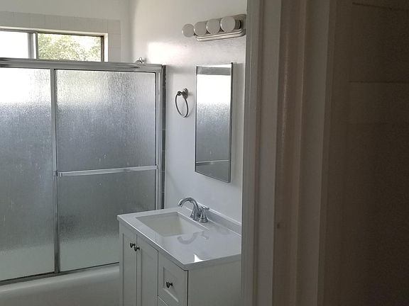 5th image of 304 N Rossmore Ave APT 39