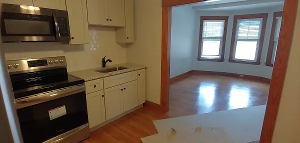 2 bed, 1.0 bath, 900 sqft, $1,750 — Photo 2