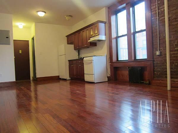 2nd image of 1800 Lexington Ave APT 2S