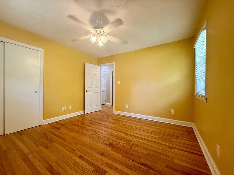 1914 Cherokee Dr — Photo 13