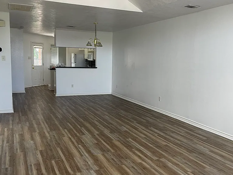 1008 Sun Meadow Ct — Photo 3