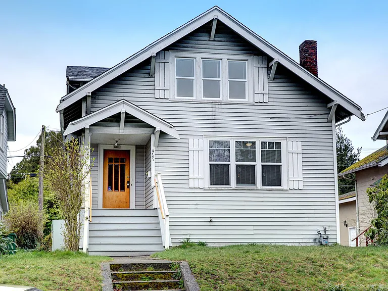 5007 8th Ave NE — Photo 1