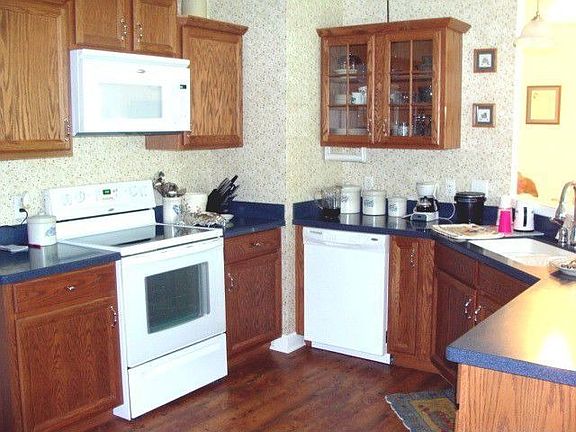 5th image of 621 Emerald Dr