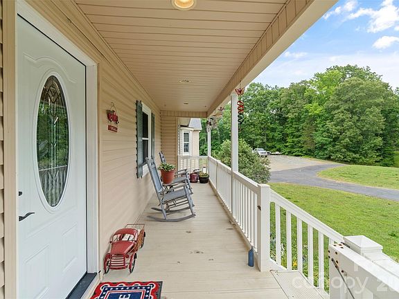 4th image of 229 Oakridge Rd