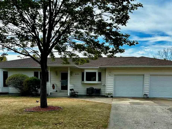 620 Inverness Ln, Saint Peter, MN 56082