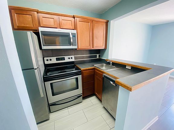 2nd image of 1600 Park Cir APT 507