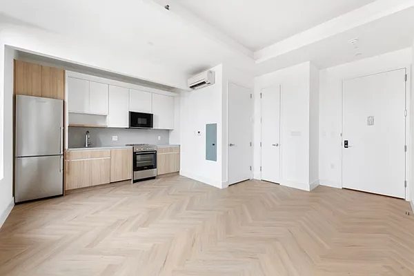 Rented by SERHANT. | media 12