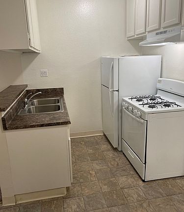 3rd image of 8240 Whitsett Ave