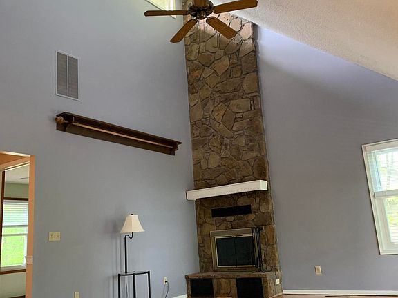 5th image of 22 Midview Dr