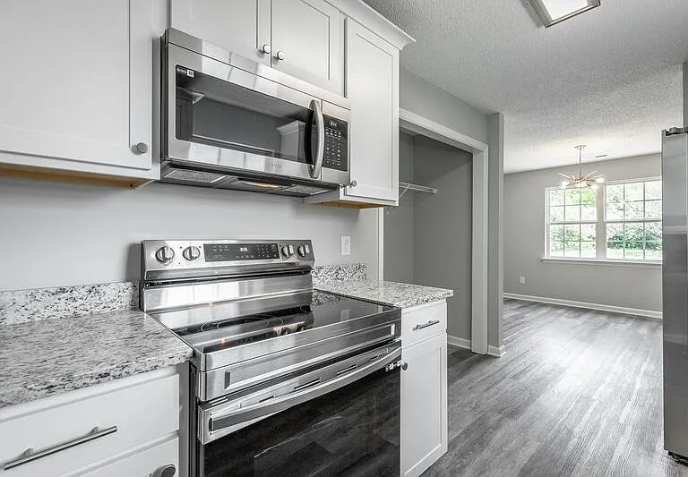 1801 S Lyerly St #MAIN HOUSE — Photo 8