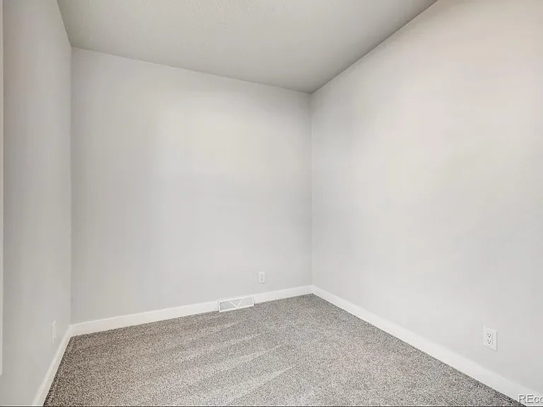 2503 Carriage Dr — Photo 10