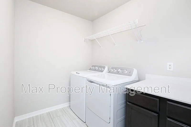 3 bed, 3.0 bath, 1490 sqft, $1,649 — Photo 2